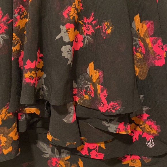 Volcom Flowerless Skirt - Small - Picture 2 of 5